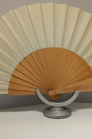 Compra Ahora ABANICO PERICÓN MADERA ABEDUL 31 CM TELA MARFIL