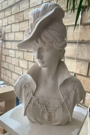 Precio Reducido MARMOLINA, AMAZONA CON SOMBRERO 44 CM