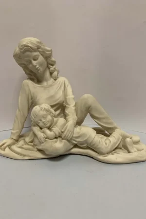 Precio Rebajado POLIRESINA, DONA CON NIÑO 14x21 CM