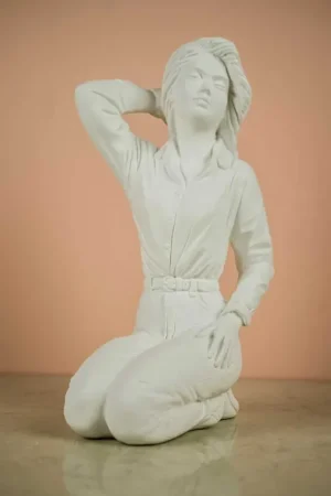 ESCAYOLA, CHICA EN VAQUEROS 28 CM A Buen Precio