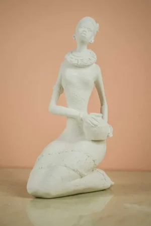 Entrega Rápida ESCAYOLA, AFRICANA SENTADA 24 CMS