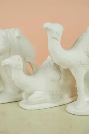 Máxima Calidad ESCAYOLA, CAMELLOS TRÍO 24 CM