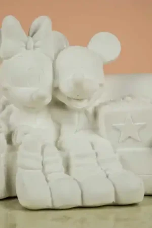 ESCAYOLA, MICKEY Y MINNIE EN EL SOFÁ 12 CM Máxima Calidad