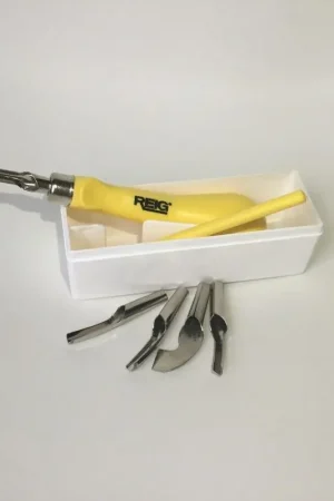 CAJA DE GUBIAS LINOGRABADO CON MANGO Y 5 PLUMILLAS Tendencia