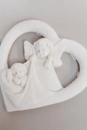 Últimas Unidades ADORNO DE CORAZONES CON ANGELITOS EN RESINA BLANCA