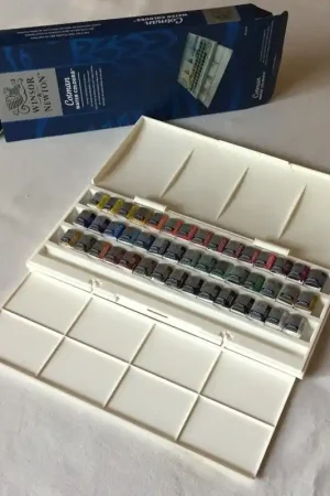 CAJA ACUARELA 45 COLORES WINSOR AND NEWTON Descuento